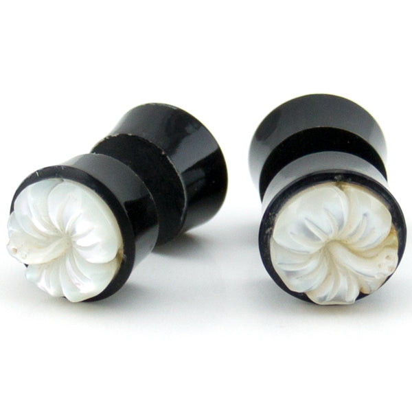 Black Horn Fake Gauges Plugs With Carved Mop Daisy Inlay